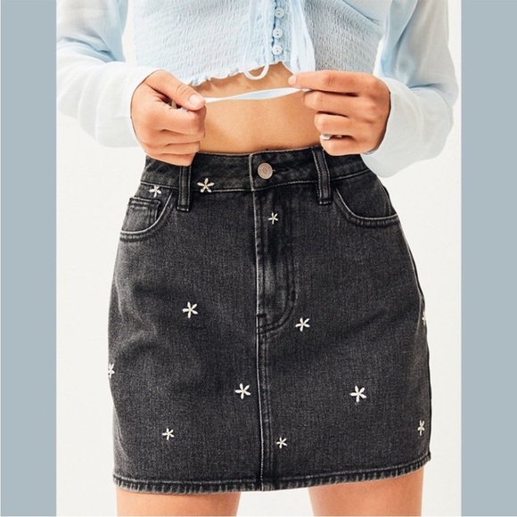 PACSUN Black Daisy 5-Pocket Skirt Size 26 - Picture 4 of 8